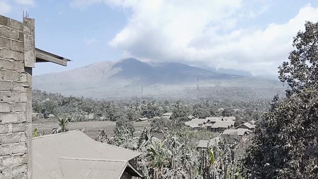 berita aktual Gunung Lewotobi Laki-Laki Meletus! Jauhi Radius 7 Km