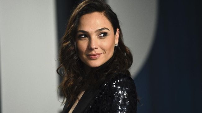 illini news ‘Walk of Fame’ Gal Gadot Ricuh, Disoraki Demonstran Pro-Palestina