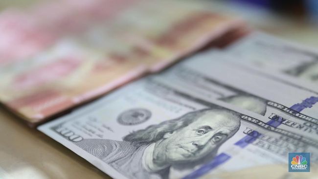 illini news Sentimen Global Bikin Rupiah Ambruk, Dolar Naik ke Rp 15.480