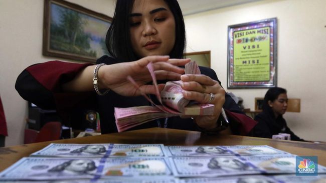 berita aktual Breaking! Rupiah Anjlok Pasca Pelantikan, Dolar Sentuh Rp 15.570