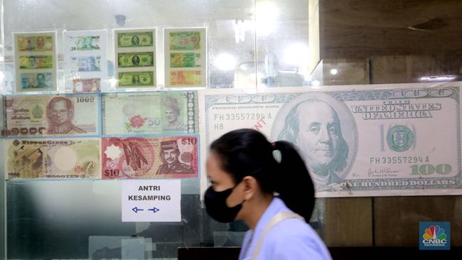 illini news Rupiah Lanjut Terdepresiasi, Dolar AS Menguat ke Rp 15.615