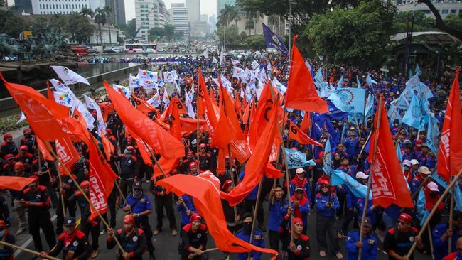 berita aktual 2 Kekuatan Buruh Terbesar di RI Bergabung, Kawasan Patung Kuda Lumpuh!