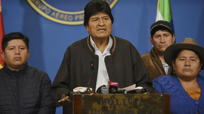 illini news Ngeri! Eks Presiden Bolivia Ditembak, 14 Peluru Tembus Mobil