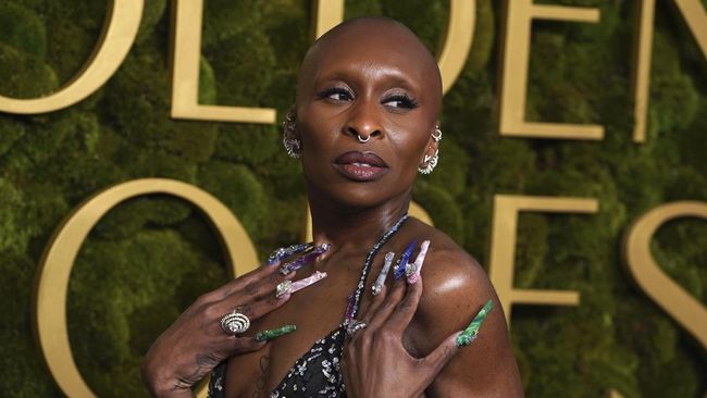 berita aktual Potret Cynthia Erivo Curi Perhatian di Red Carpet Golden Globes 2025